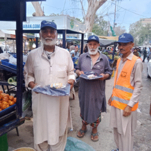 14-06-2025 – To help vendors combat the heat, 1 unstitched suit, a Nighaban cap, and ORS were provided to each thela owner.