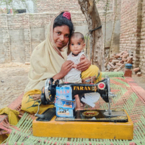 14-06-2025 – To help vendors combat the heat, 1 unstitched suit, a Nighaban cap, and ORS were provided to each thela owner. (3)